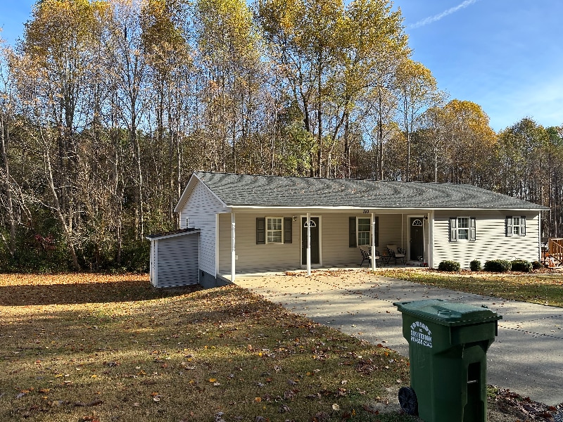 139 Rollins Acres Ln Unit A, Lillington, NC 27546 Room for Rent in