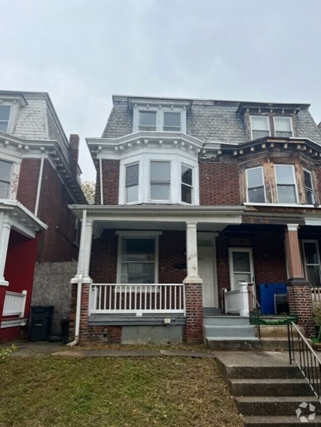 Building Photo - 2453 Reel St