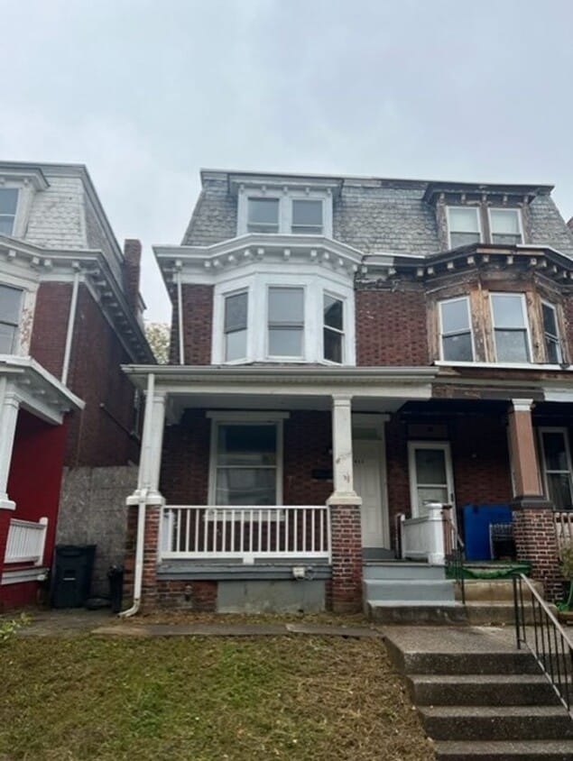 Primary Photo - 5 Bedroom house harrisburg for rent 1,250 ...