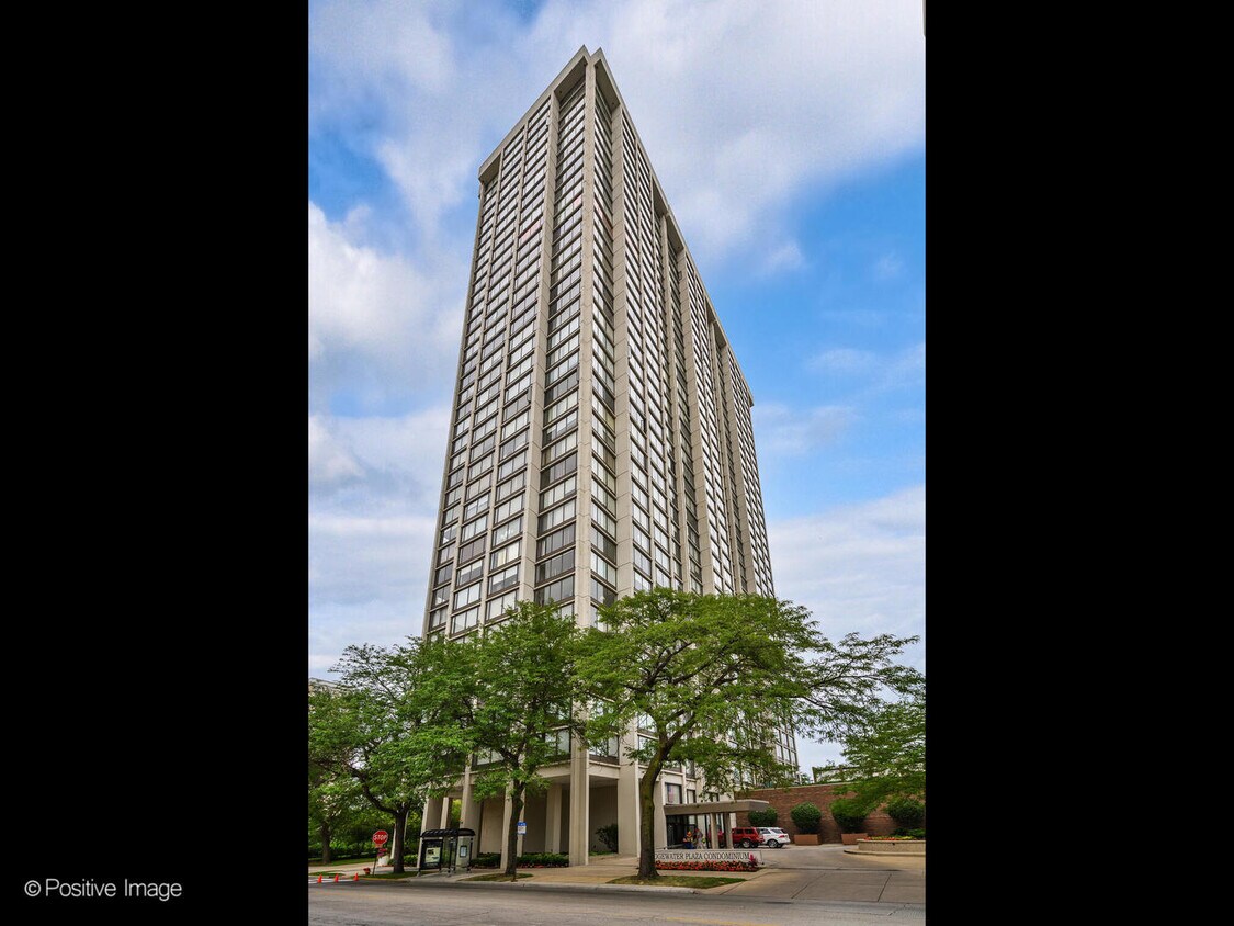 Foto principal - 5455 N Sheridan Rd