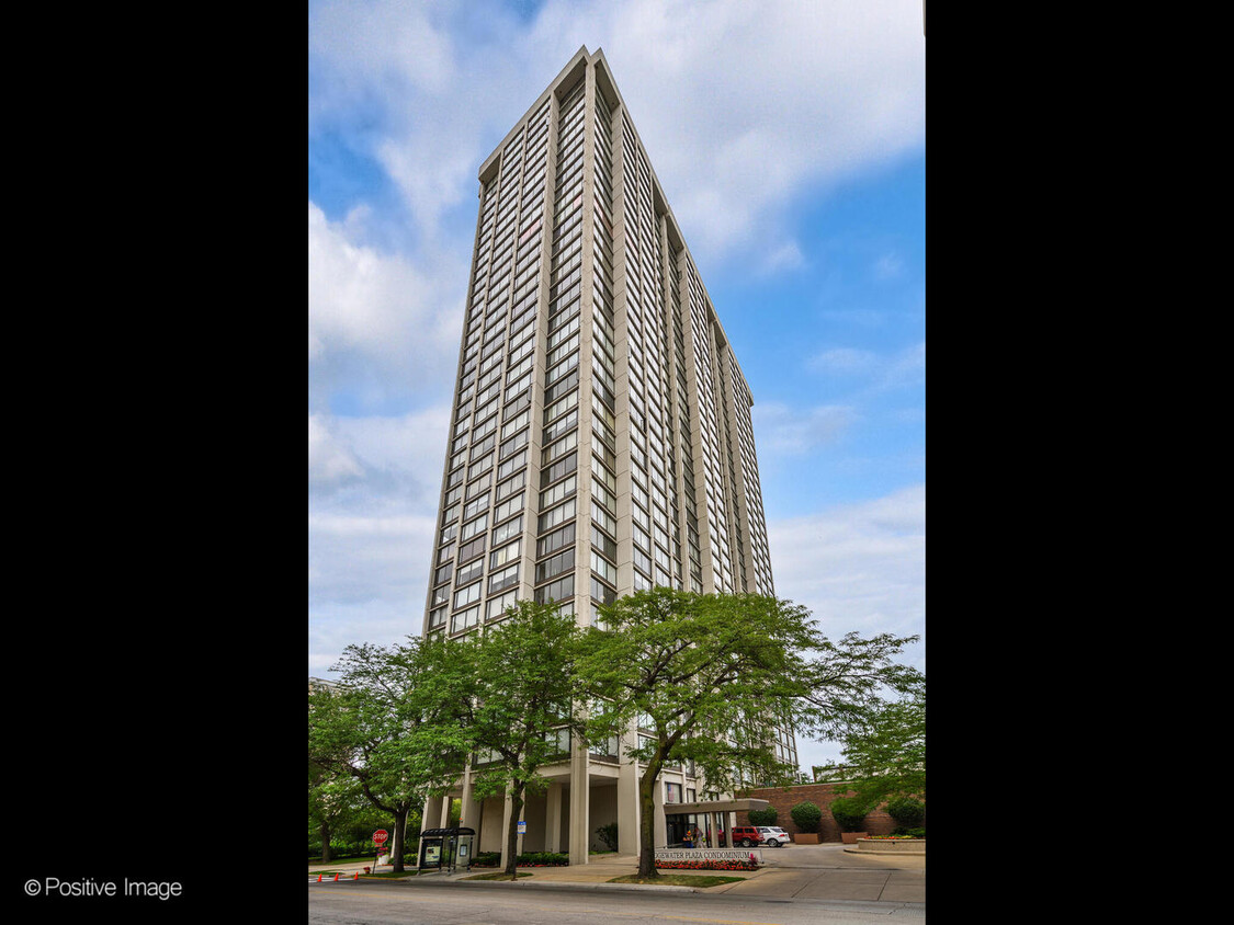 Primary Photo - 5455 N Sheridan Rd