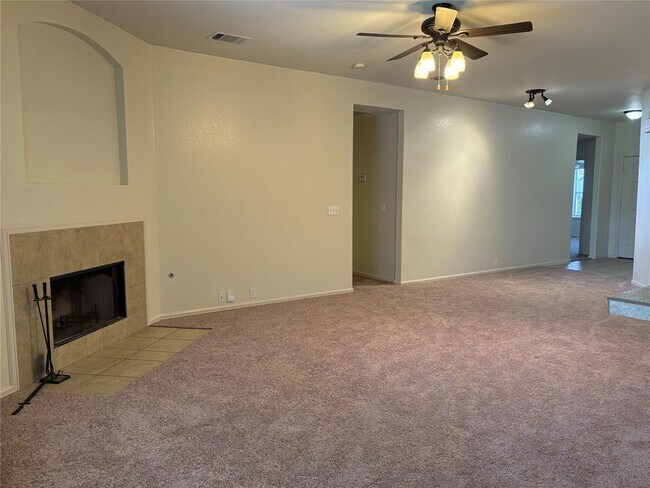 Foto del edificio - 125 Camelia Pkwy