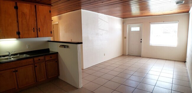 Foto del edificio - 1620 Palm Ridge Rd