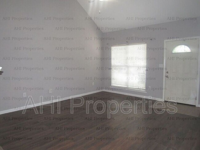 Building Photo - 224 Park Village Cir