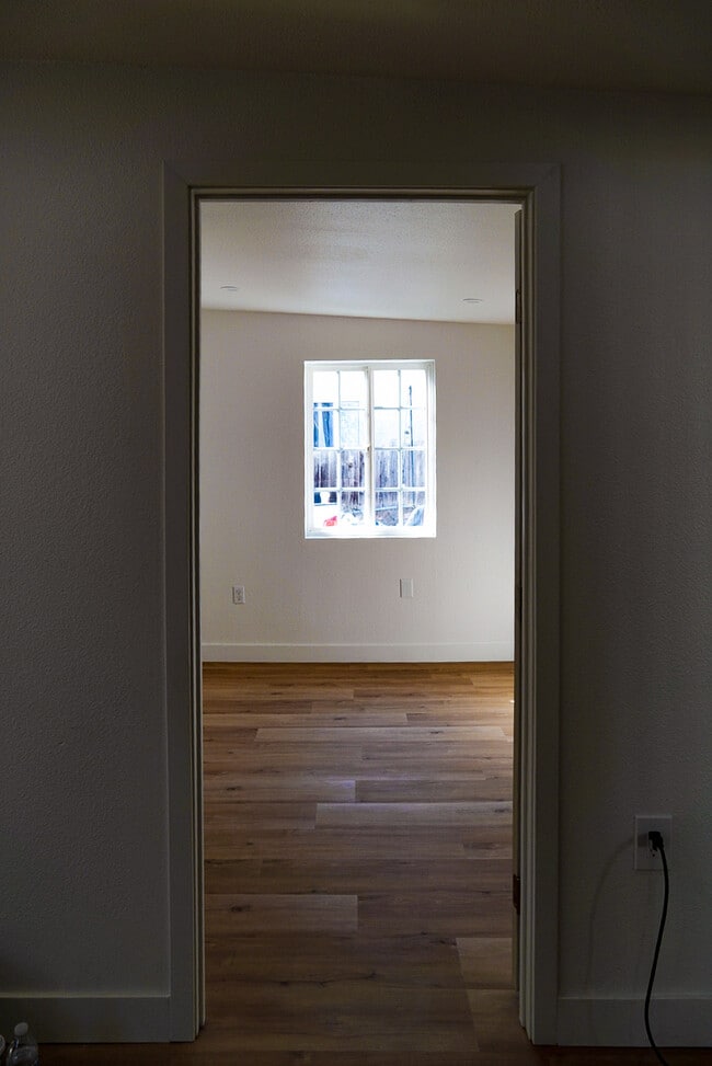 Building Photo - 3053 Valle Ave