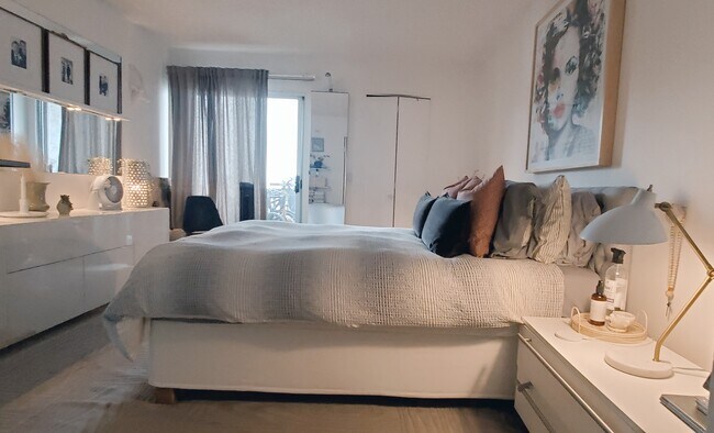 Master bedroom - 3601 W Hidden Ln