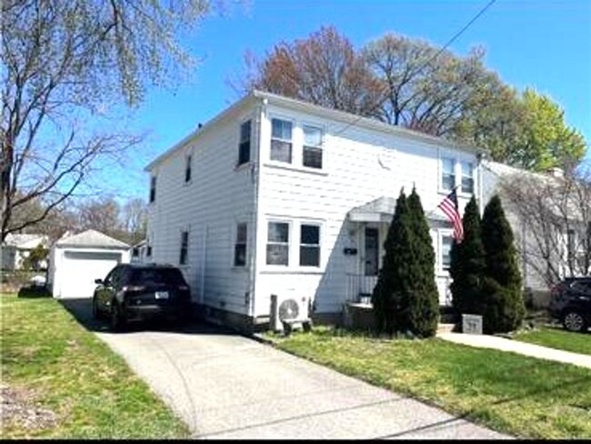 Building Photo - Cranston/Garden City – Two Bed Duplex - $2095