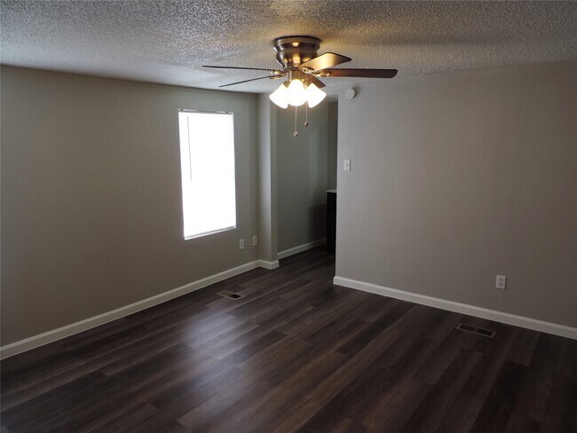 Building Photo - 1668 FM 2518