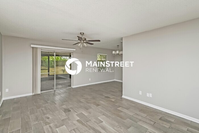 Foto principal - 4 Bedroom Pet-Friendly Home in Seffner, FL...