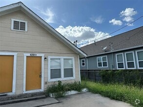 Building Photo - 4201 Chapman St