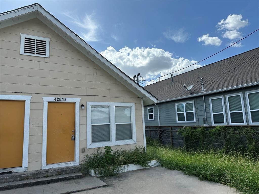 Foto principal - 4201 Chapman St
