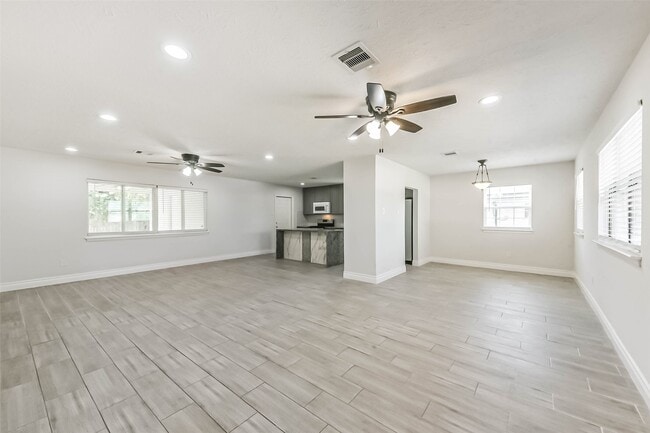 Foto del edificio - 5323 Knotty Oaks Trail