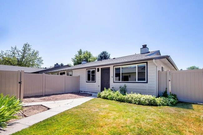 Building Photo - Completely Remodeled 3 Bedroom Duplex with...