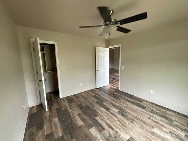 Foto del edificio - 2321 Berry Ln