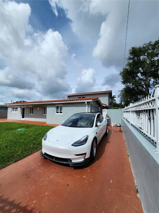 Photo - 3620 SW 106th Ave House