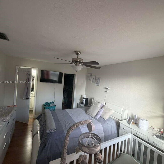 Foto del edificio - 940 NW 104th Ave