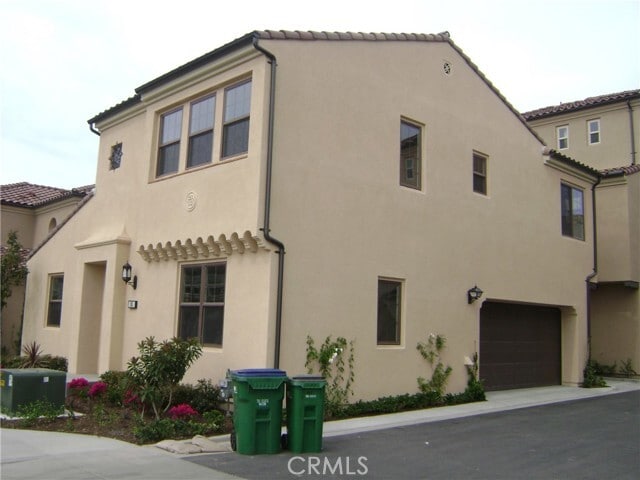 Building Photo - 85 Painted Trellis