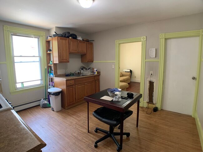 Building Photo - 569 Main St