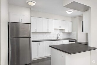Building Photo - 71 Thorncliffe Park Dr