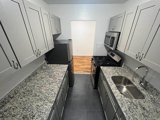 Foto del edificio - 2 bedroom in BRONX NY 10452