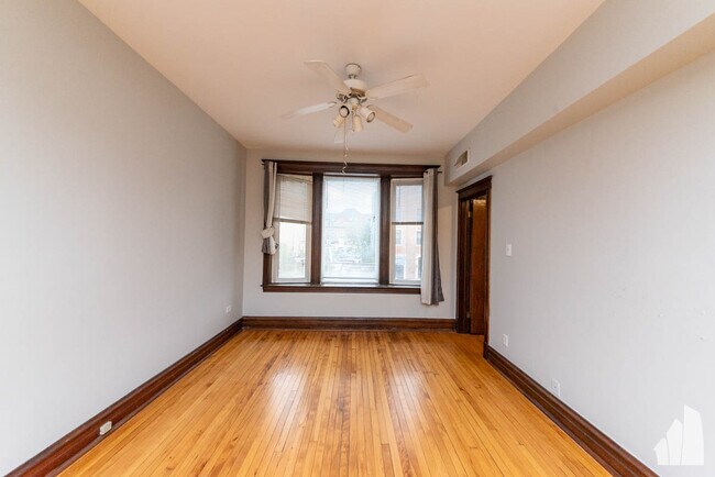 Building Photo - 1349 N Western Ave