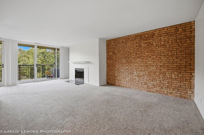 Foto del edificio - 6000 Oakwood Dr