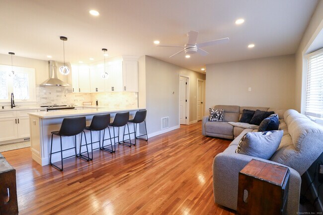 Building Photo - 14 Donat Dr