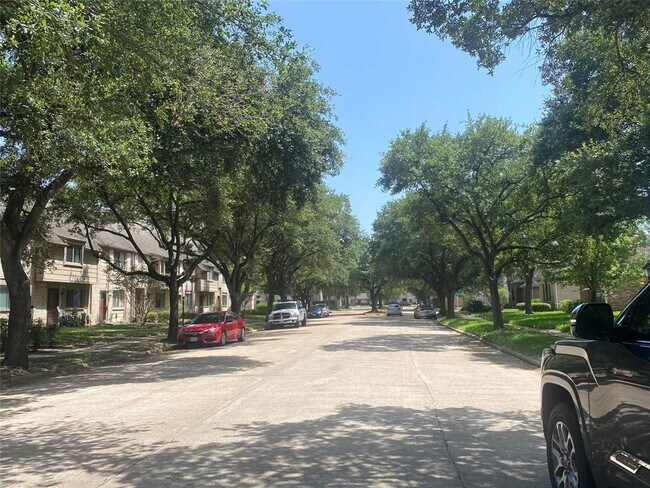 Foto del edificio - 6443 Kentwick Dr