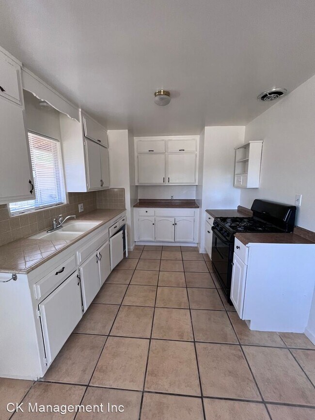 Building Photo - 2 br, 1 bath House - 7132 Cholla Avenue