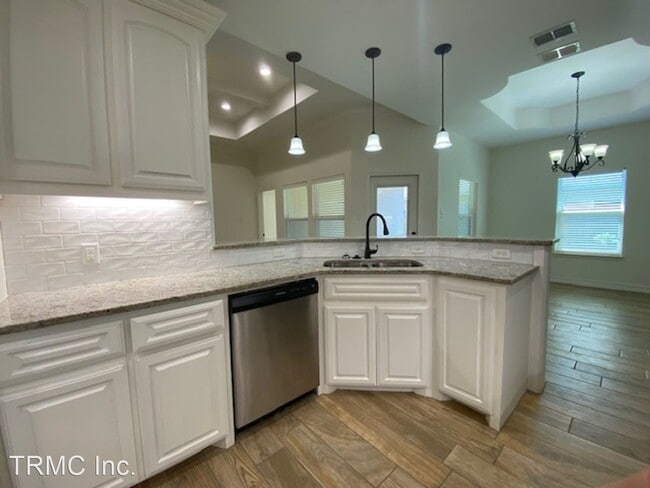 Building Photo - 2 br, 2 bath House - 7705 NATHAN LANE CHIC...