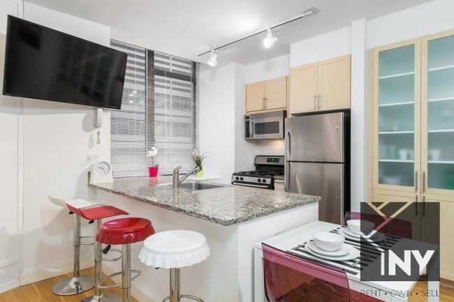 Building Photo - 2 bedroom in NEW YORK NY 10005