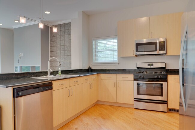 Foto del edificio - 2358 W Bloomingdale Ave