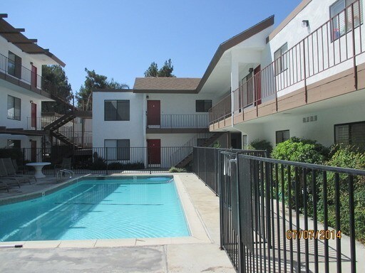 Building Photo - 5300 Canyon Crest Dr