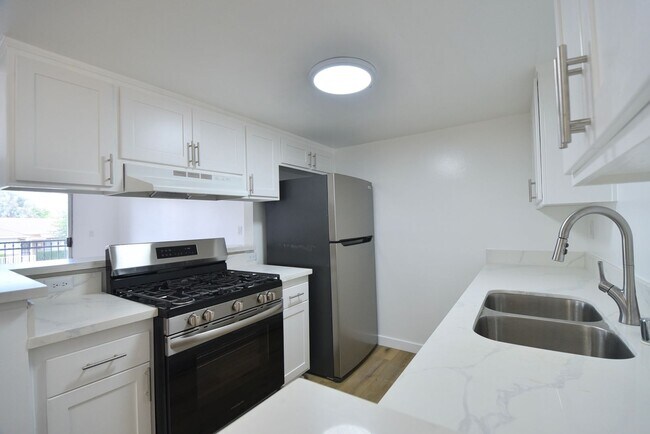 Foto del edificio - 6401 Riverton Ave