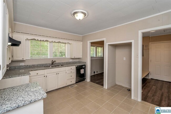 Foto del edificio - 8256 Bradford Rd