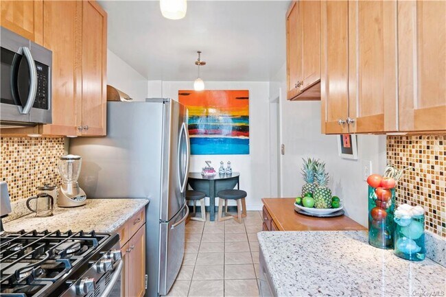 Foto del edificio - 811 Walton Ave