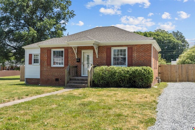 Building Photo - Beautifully Renovated 3 Bedroom Home in He...