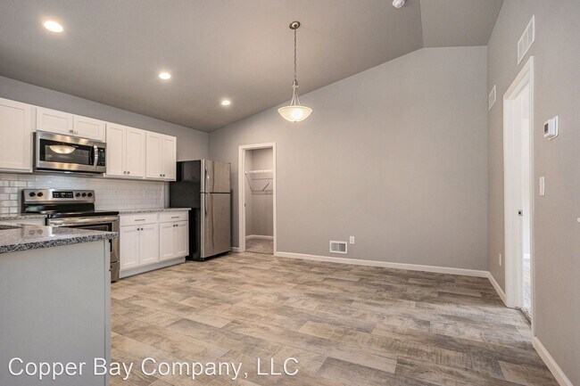 Building Photo - 4 br, 2 bath House - 3053 N. Sedge Wren Dr...
