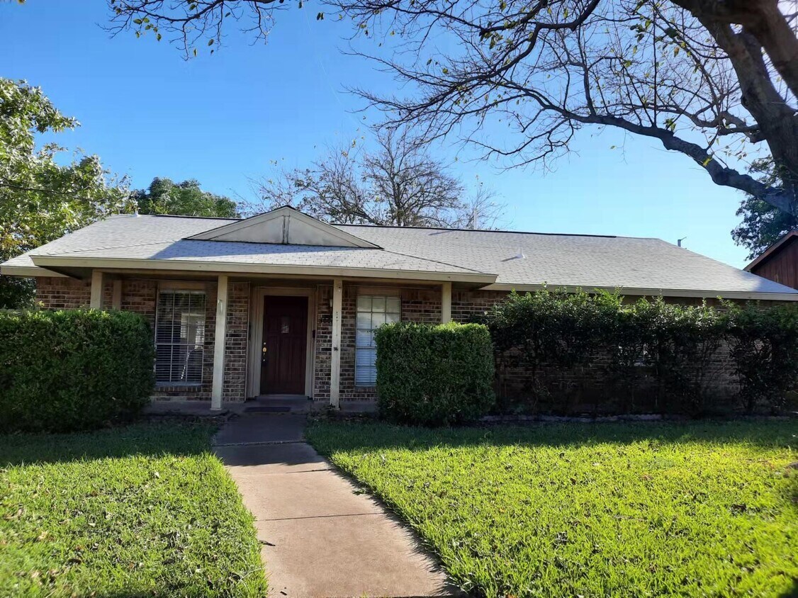 3006 Flagstone Dr, Garland, TX 75044 House Rental in Garland, TX