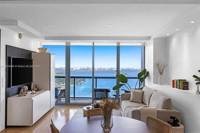 Foto del edificio - 601 NE 36th St