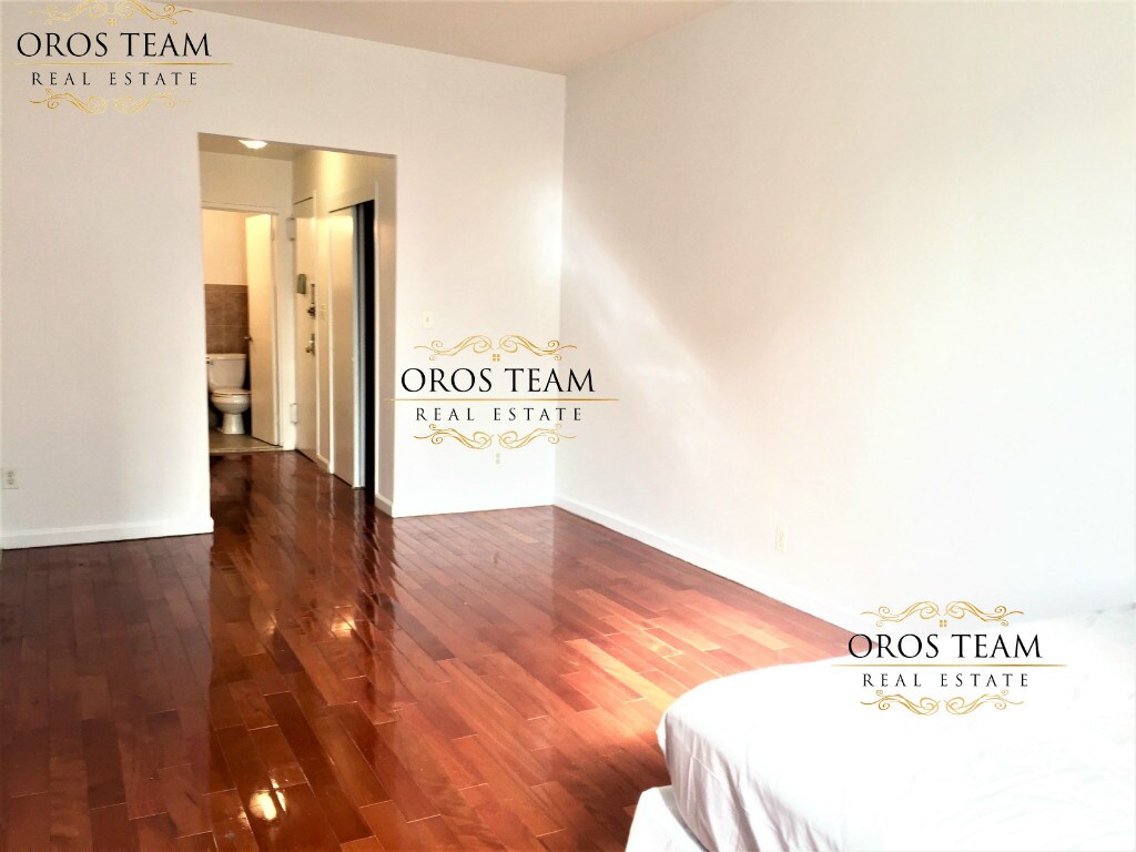Foto del edificio - 335 W 29th St