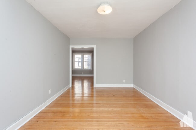 Building Photo - 2212 E 70th St