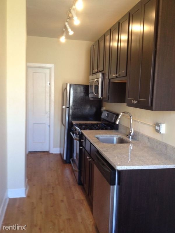 Primary Photo - 1206 W Granville Ave