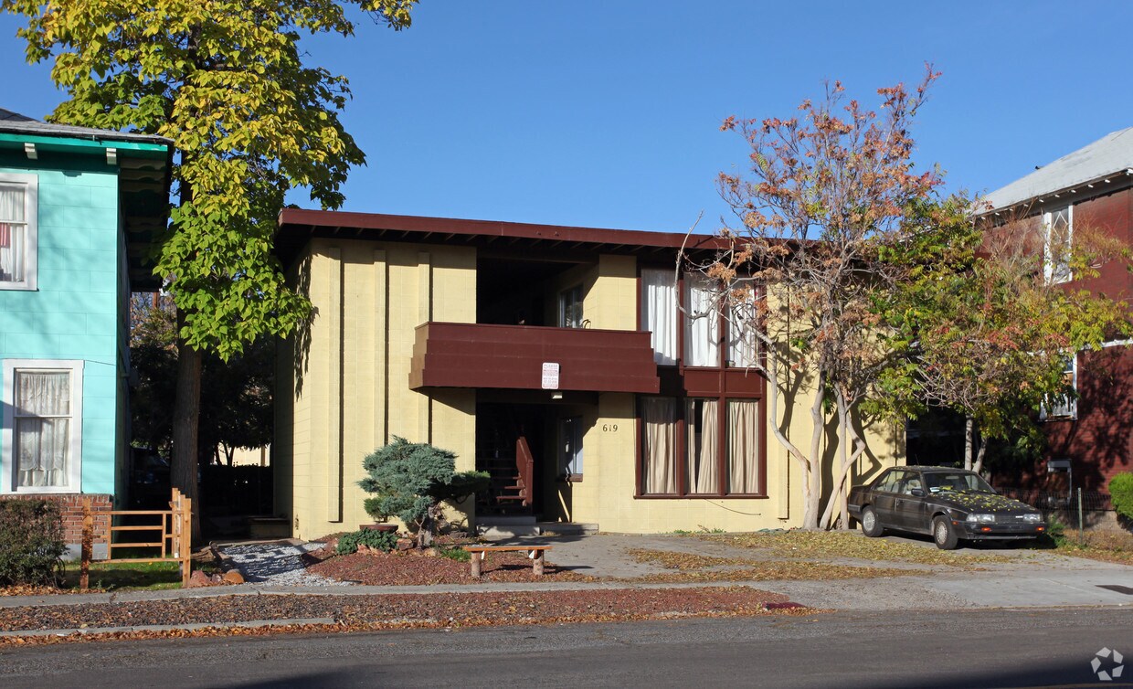 Building Photo - 619 N Lake St