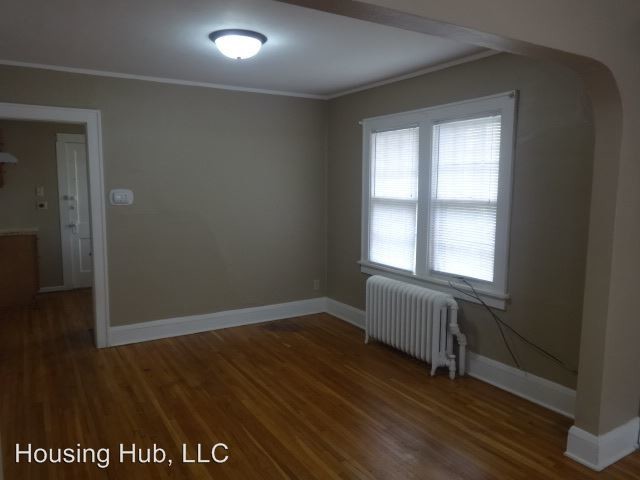 Foto del edificio - 1696 Edmund Ave