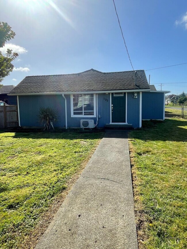 Foto del edificio - 3bd 2ba With Garage