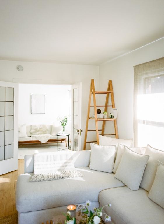 Building Photo - Bright  Airy Upper Queen Anne Apartment