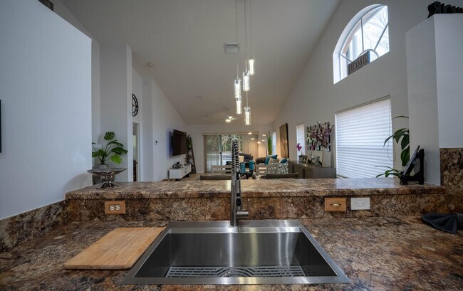 Building Photo - 12882 Hampton Lakes Cir