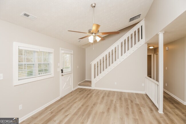 Foto del edificio - 46 Cathie Dr