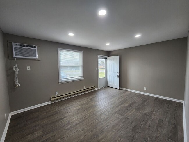 Building Photo - 145 Tandy Dr